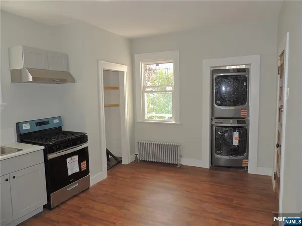 $2,950 | 54 North 5th Street, Unit 2, Newark, NJ 07107