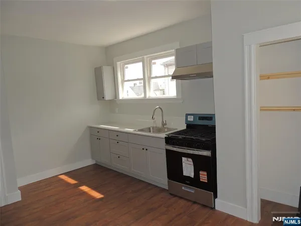 $2,950 | 54 North 5th Street, Unit 2, Newark, NJ 07107