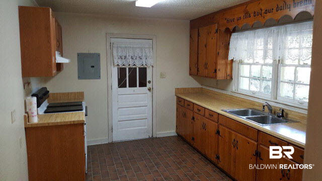 3957 South Rainbow Drive Mobile, AL 36693 - Photo 4 of 6 Kitchen
