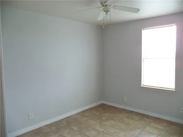 $799 | 1310 West Broadway Avenue, Seadrift, TX 77983