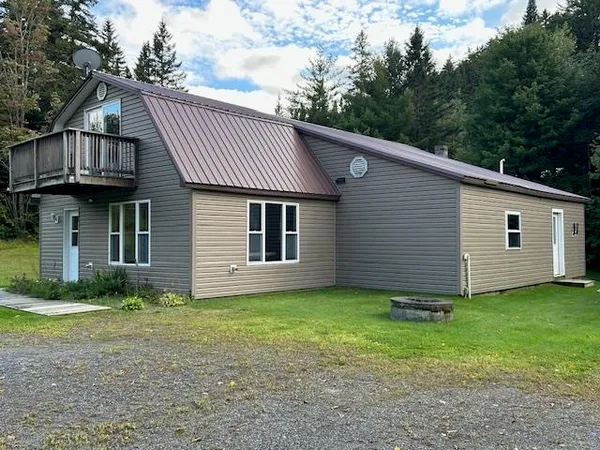 $1,595 | 558 Bishop Brook Road, Unit 2, Stewartstown, NH 03576