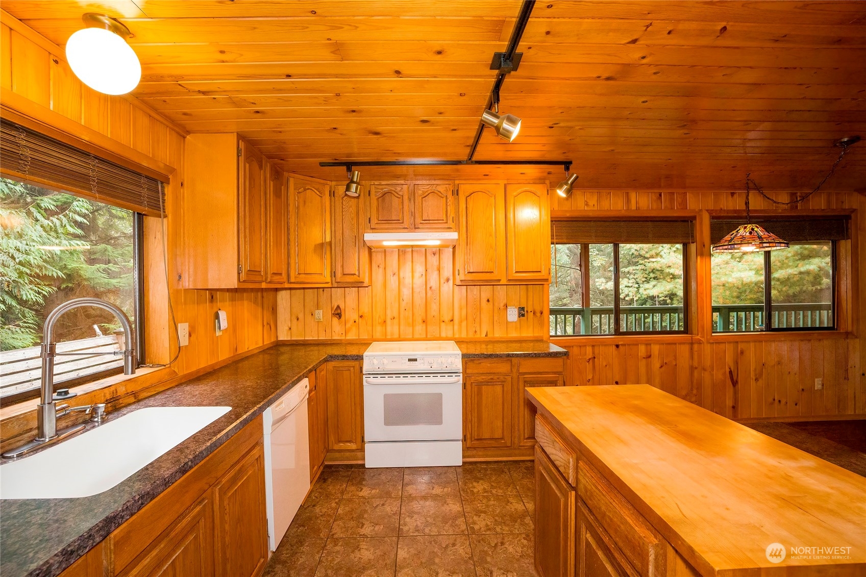 8463 East Caraway Road Port Orchard, WA 98366 - Photo 6 of 12 Gallery Image 6