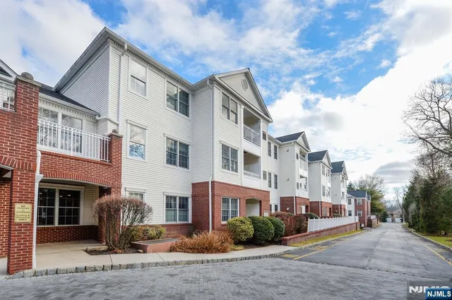 $605,000 | 80 Ridgewood Road, Unit 106, Washington Township, NJ 07676