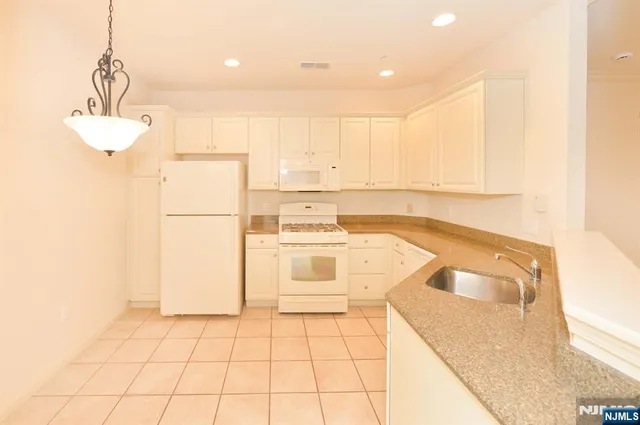 $605,000 | 80 Ridgewood Road, Unit 106, Washington Township, NJ 07676