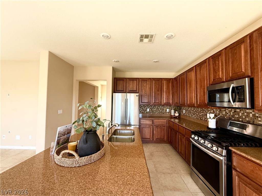 933 Wagner Valley Street Henderson, NV 89052 - Photo 12 of 32