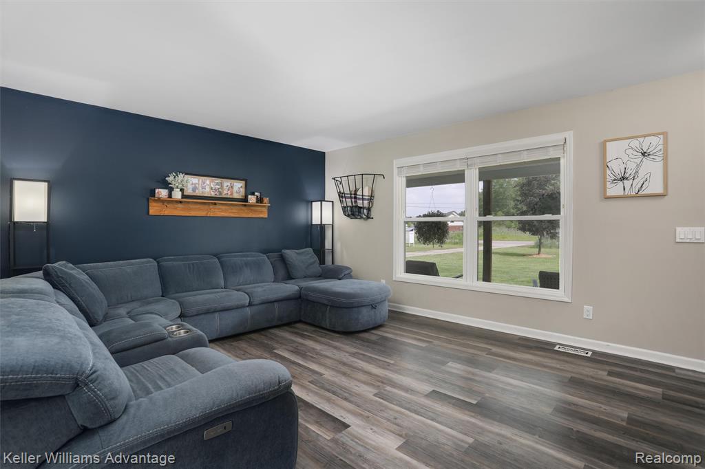26855 King Road Romulus, MI 48174 - Photo 6 of 40