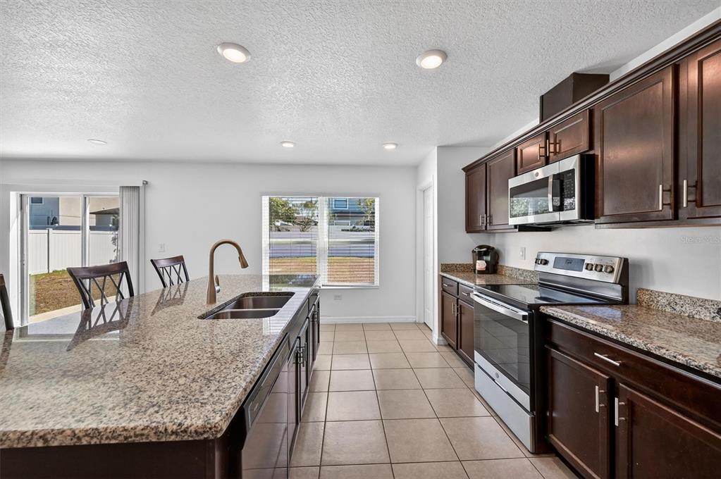 11309 Brighton Knoll Loop Riverview, FL 33579 - Photo 10 of 42