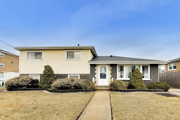 $364,500 | 7944 82nd Street, Bridgeview, IL 60455