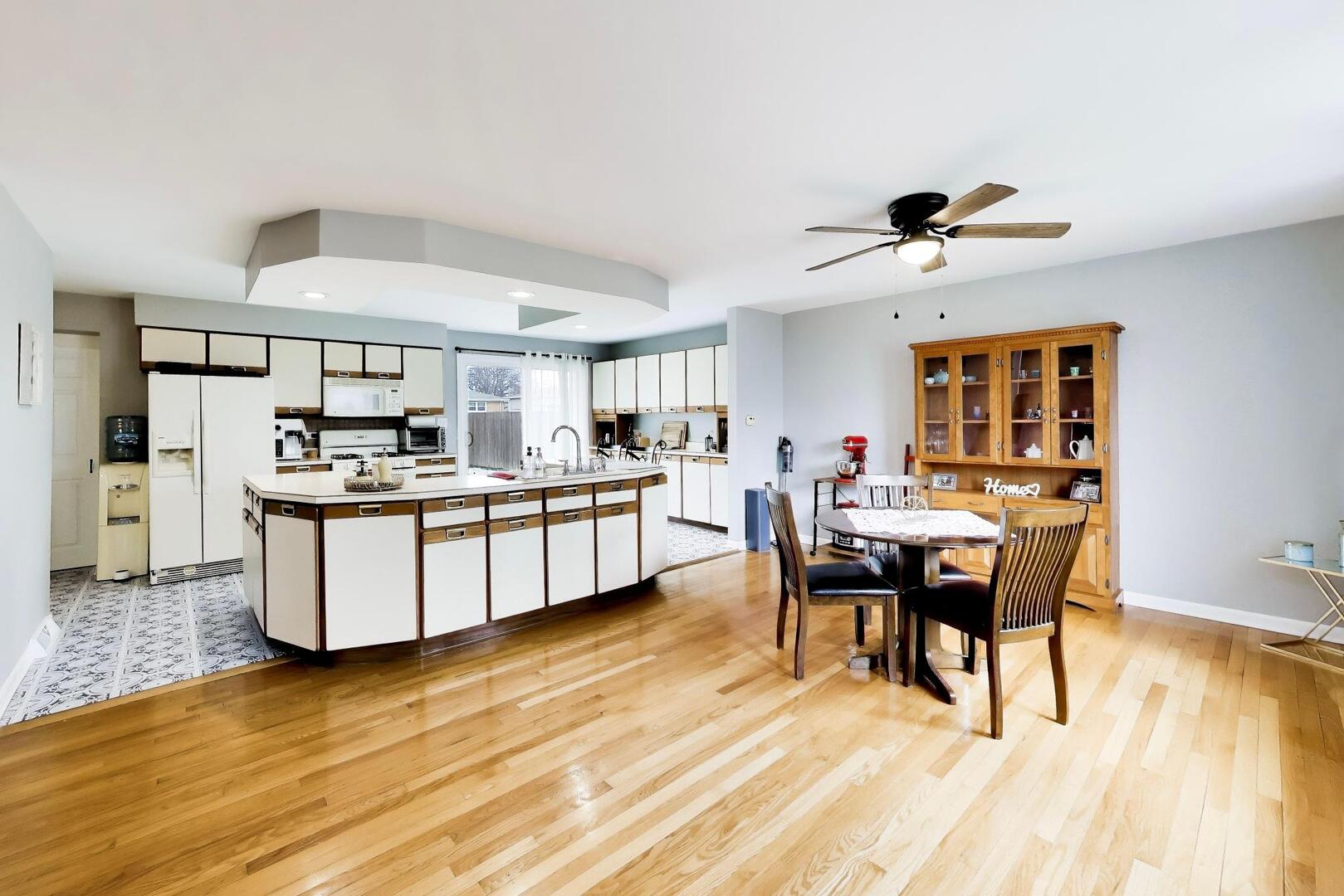 7944 82nd Street Bridgeview, IL 60455 - Photo 3 of 38