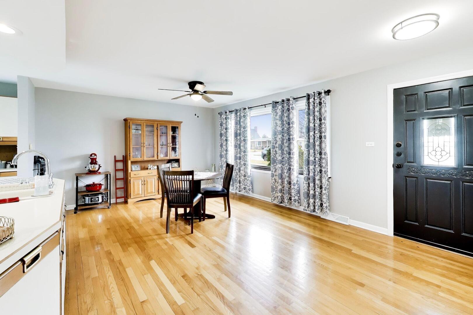 7944 82nd Street Bridgeview, IL 60455 - Photo 4 of 38