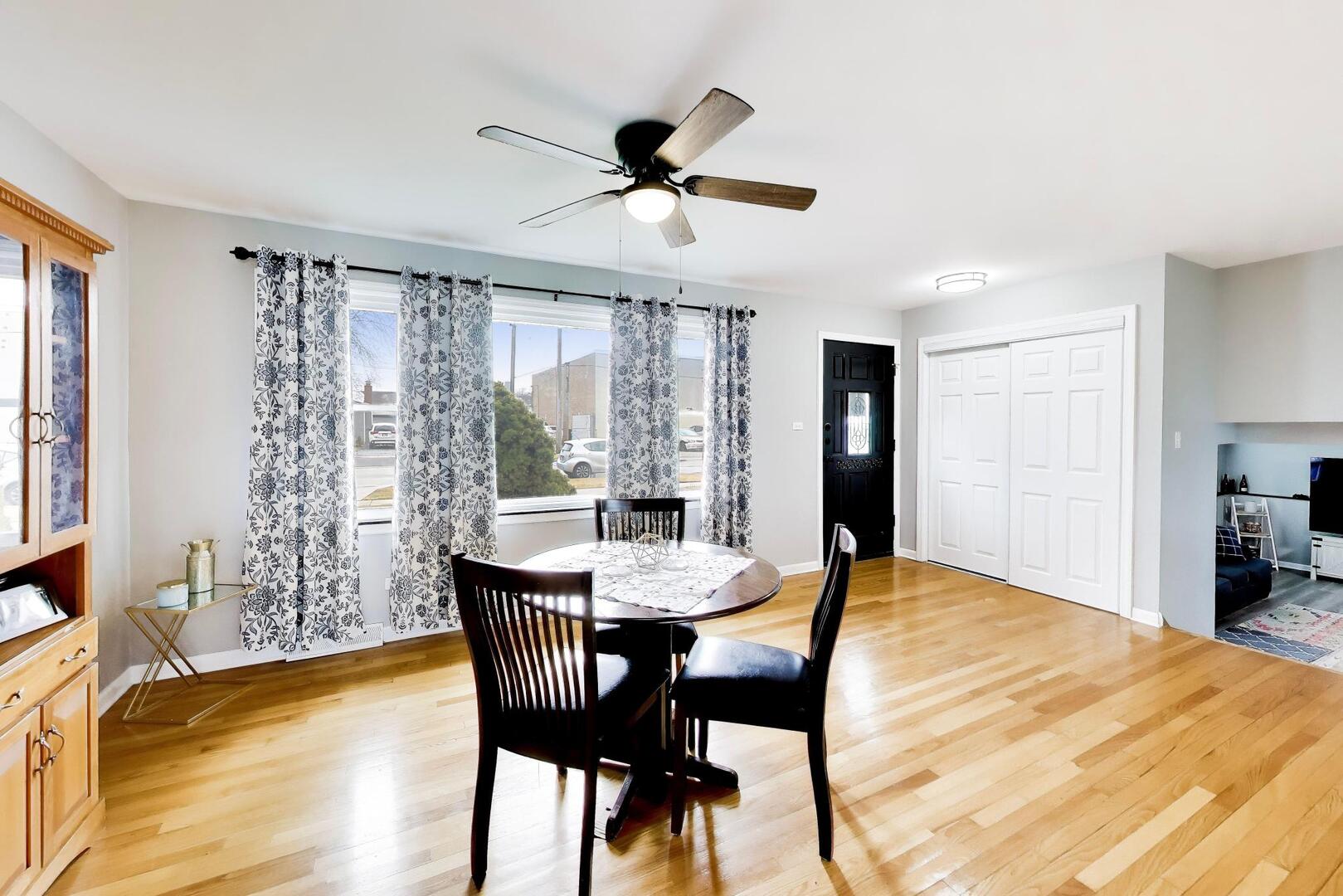 7944 82nd Street Bridgeview, IL 60455 - Photo 5 of 38