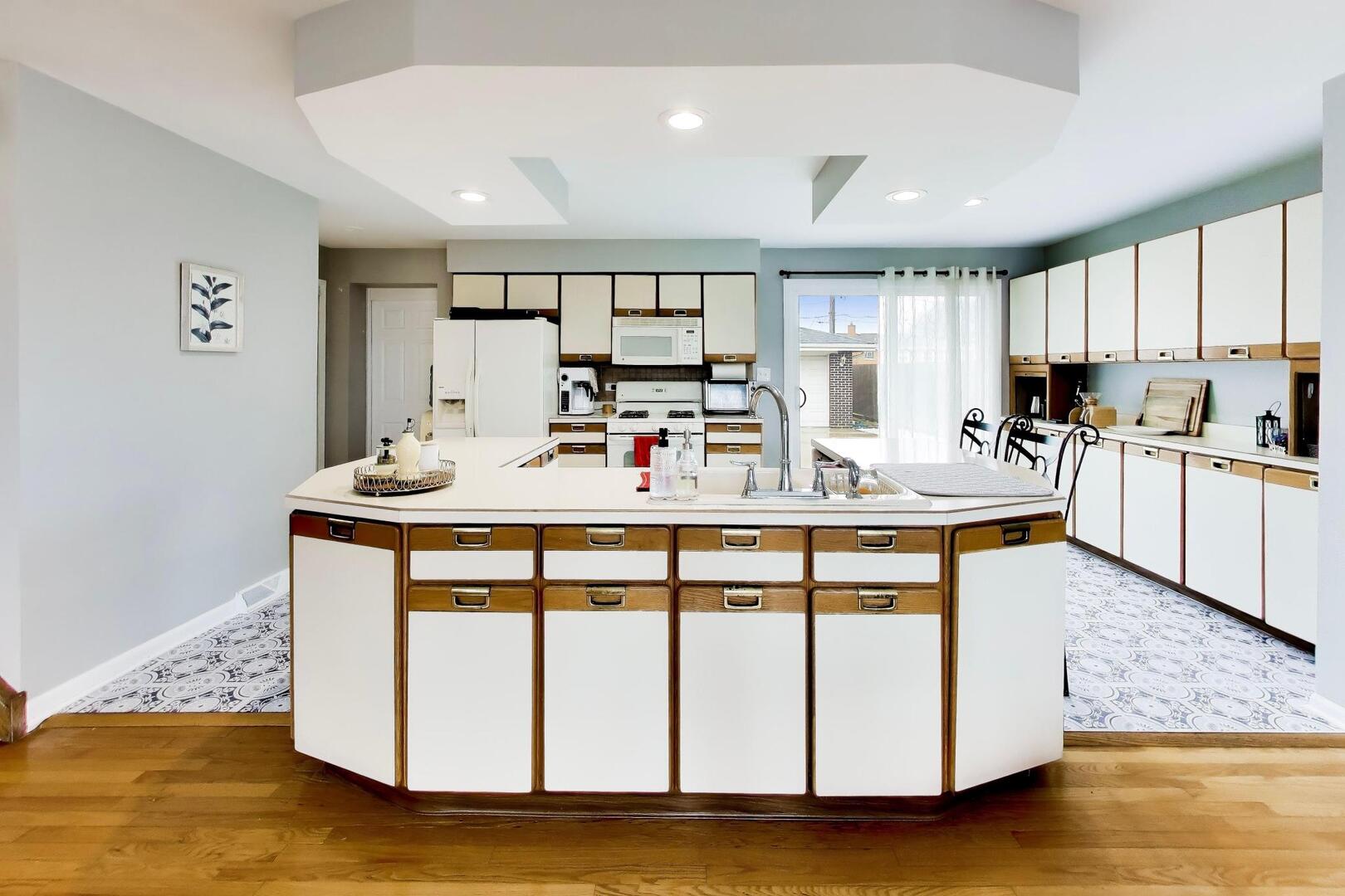 7944 82nd Street Bridgeview, IL 60455 - Photo 7 of 38