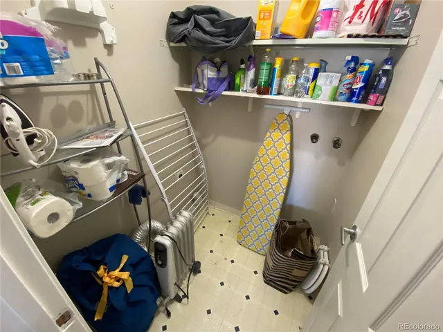 a view of utility room