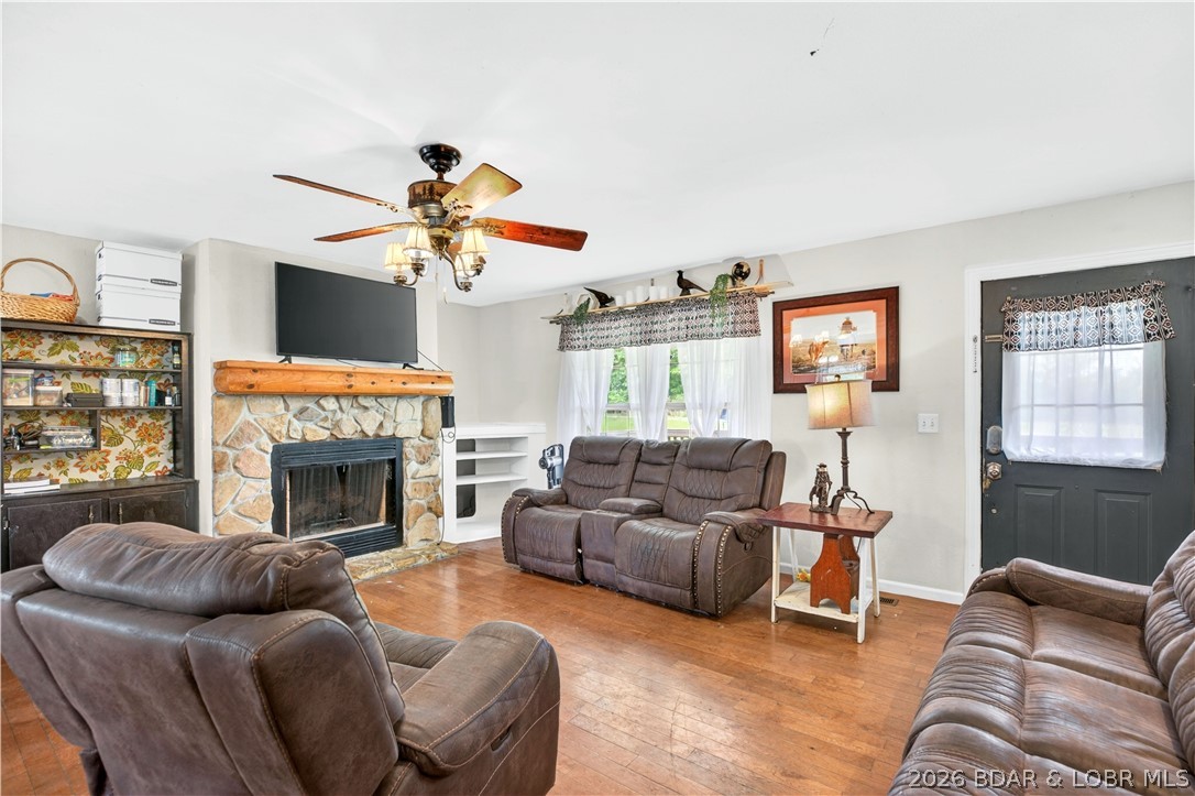 132 Hunters Ridge Road Camdenton, MO 65020 - Photo 5 of 44 Living Room to Fireplace & Entry