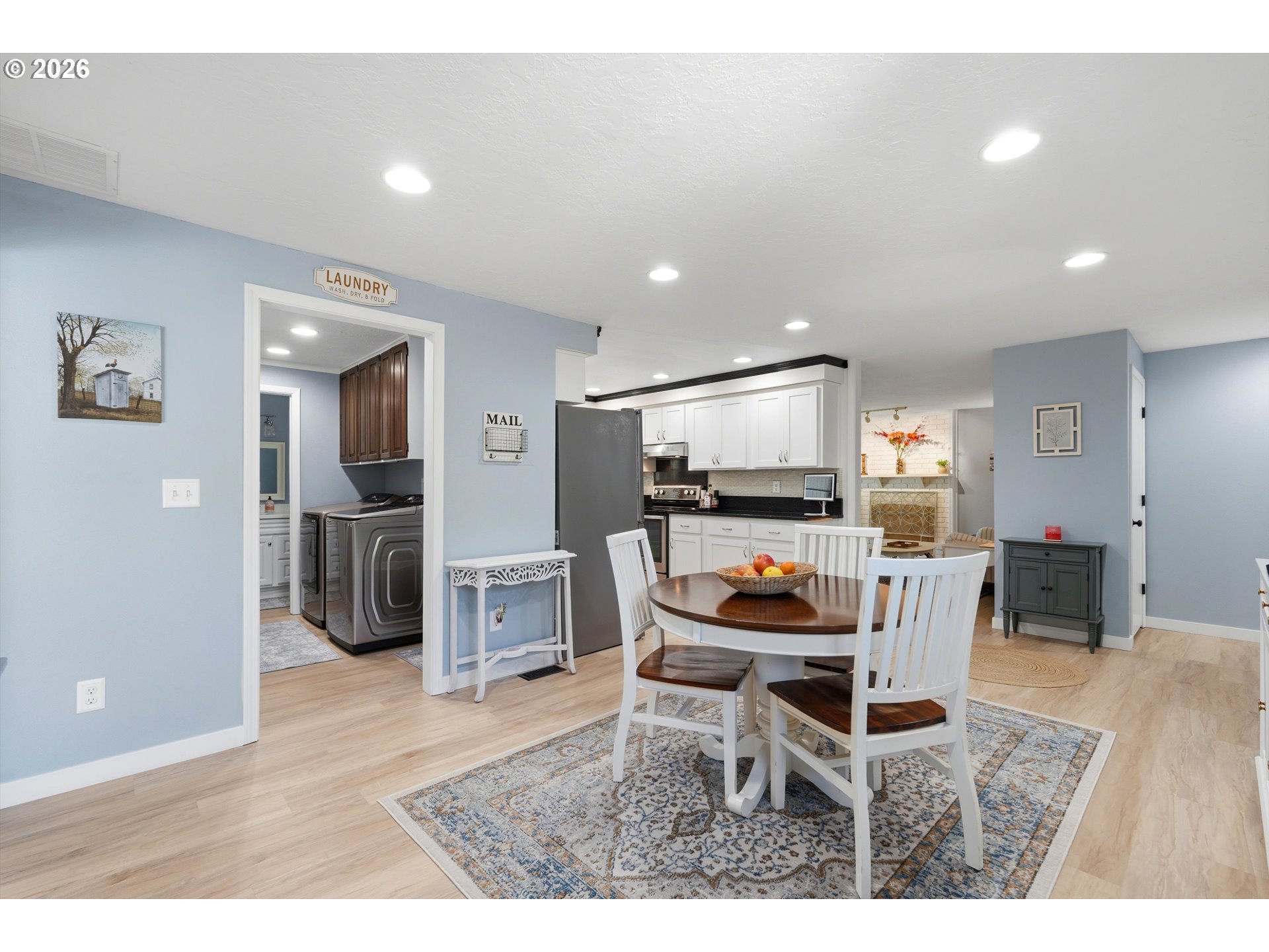 5095 Southeast Roethe Road Milwaukie, OR 97267 - Photo 8 of 28 a dining room with furniture and window