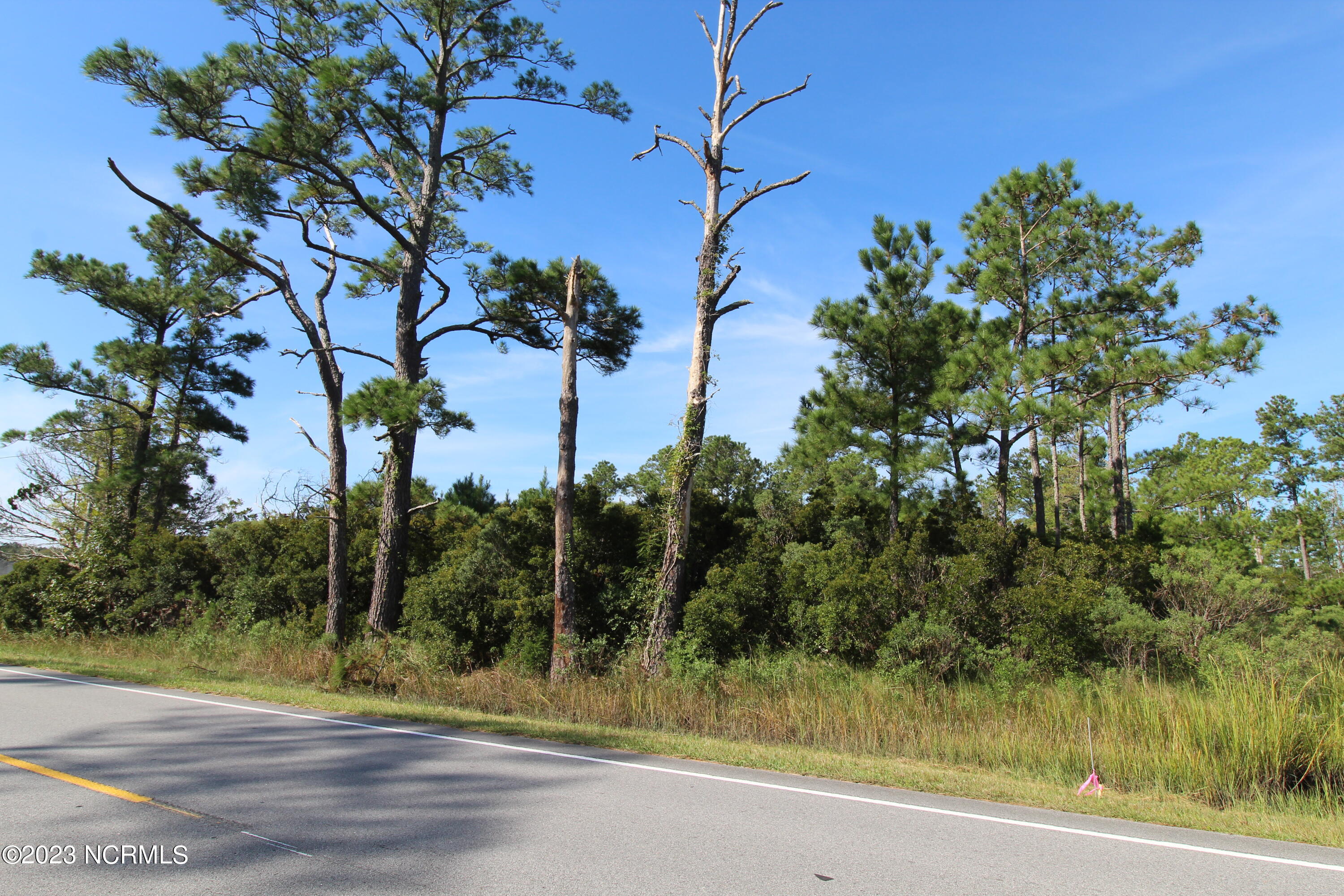 435 Merrimon Road Beaufort, NC 28516 - Photo 4 of 15 Right Front corner at road