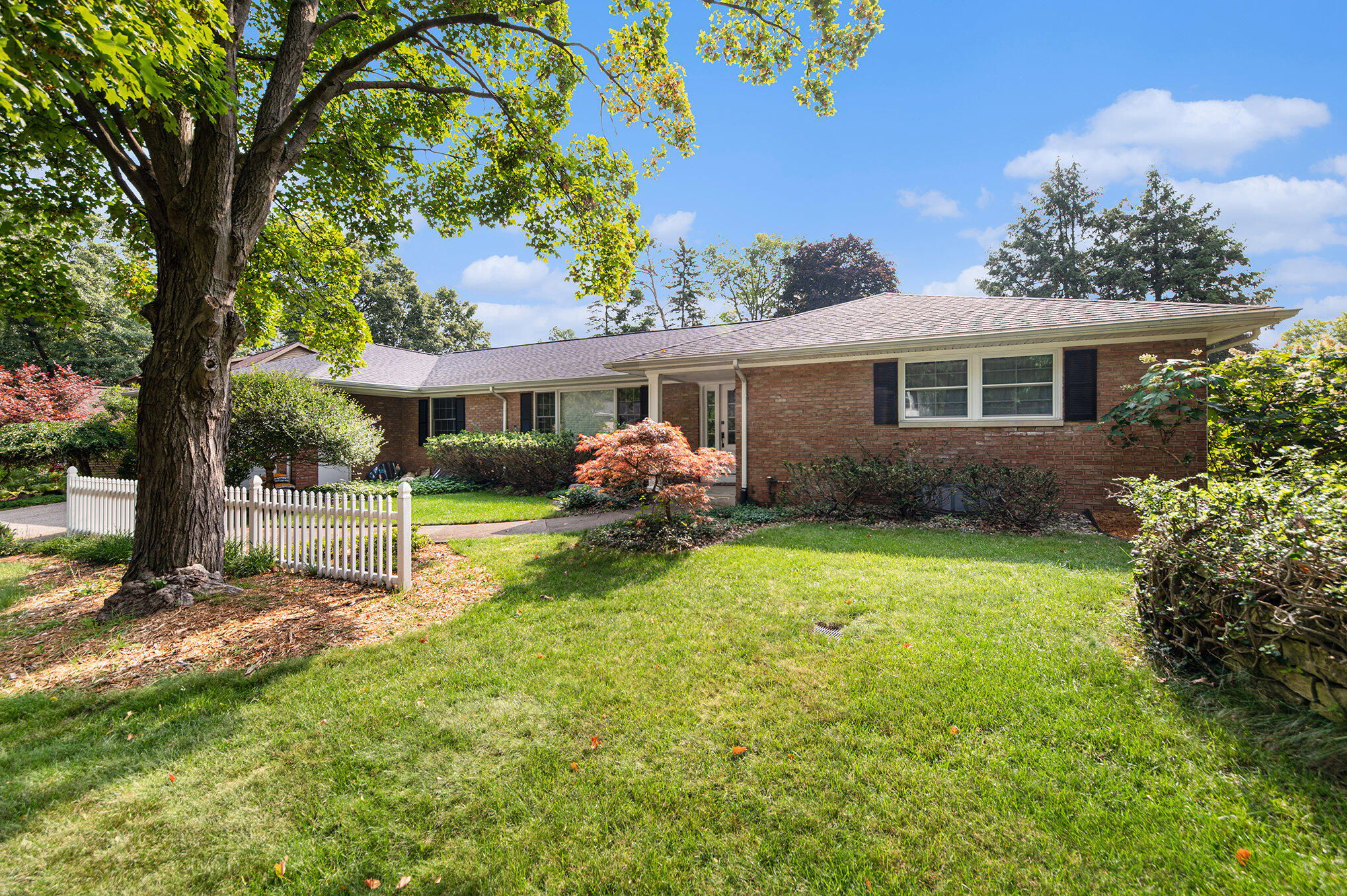 2533 Ridgeview Drive Kalamazoo, MI 49008 - Photo 4 of 23 004_converted_85