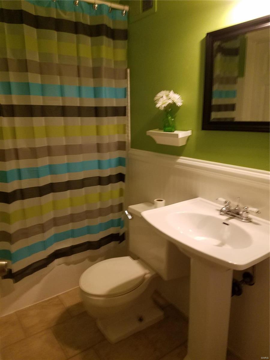2205 Derhake Road Florissant, MO 63033 - Photo 10 of 15 Gallery Image 10