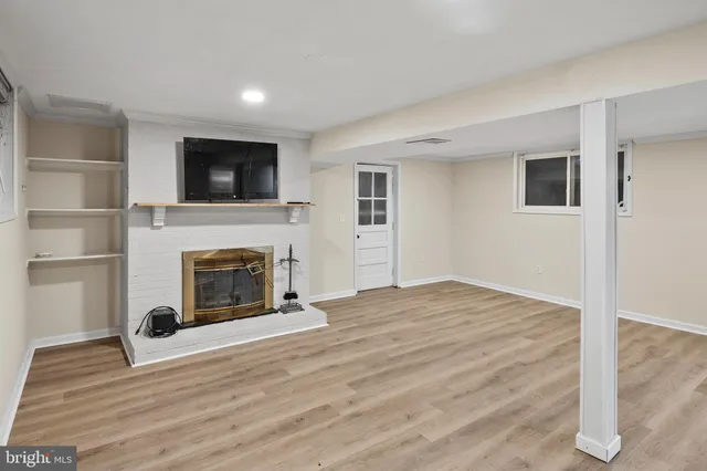 a view of a room with wooden floor and closet