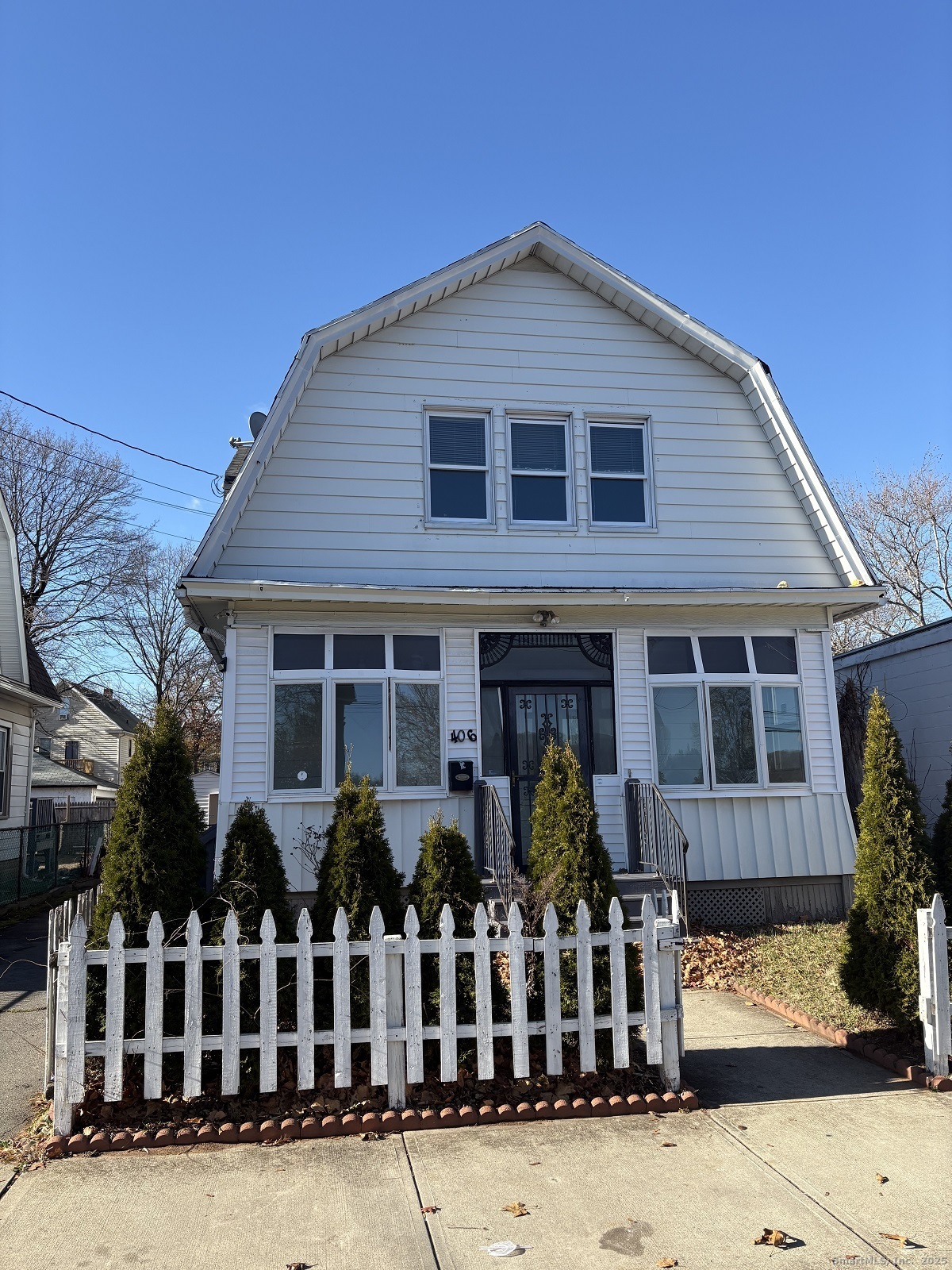 a front view of house with yard