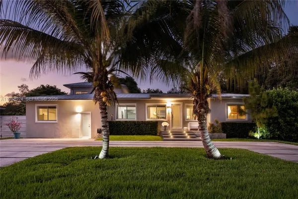 $2,900,000 | 831 Northeast 109th Street, Biscayne Park, FL 33161