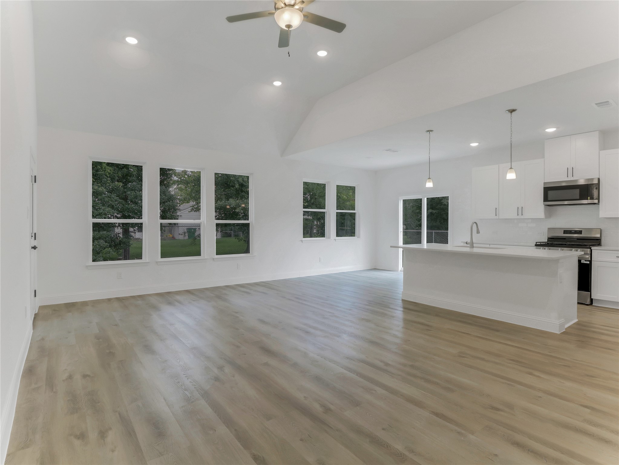 612 Evans Street Angleton, TX 77515 - Photo 8 of 33