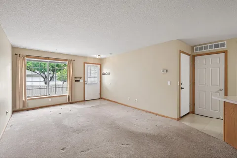 $214,900 | 8639 Quarry Ridge Lane, Unit I, Woodbury, MN 55125