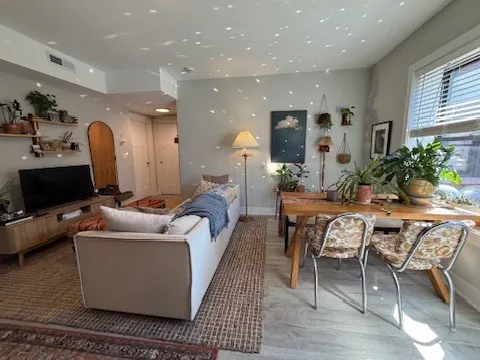 $2,285 | 1137 Oak Avenue, Unit 3W, Evanston, IL 60202