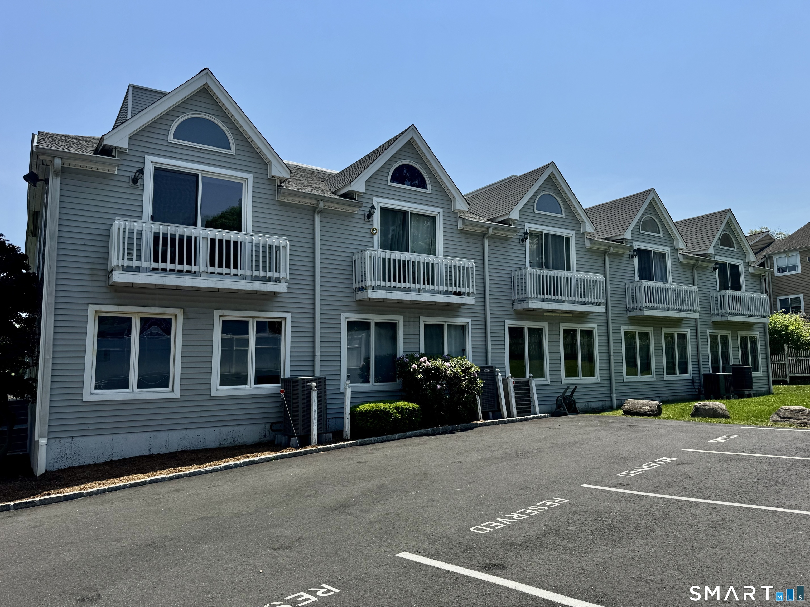 115 Flax Hill Road, Unit 10 Norwalk, CT 06854 - Photo 2 of 15
