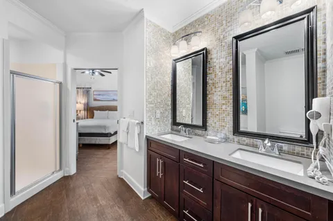 a en suite bathroom with a double vanity sink and a mirror