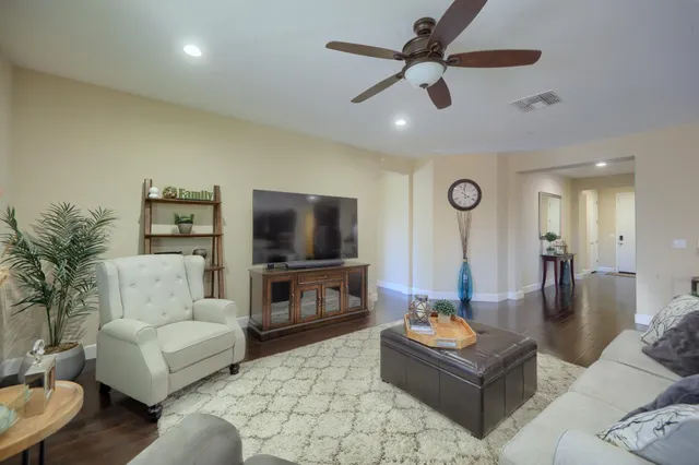 $3,295 | 2708 Sweeney Drive, Woodland, CA 95776