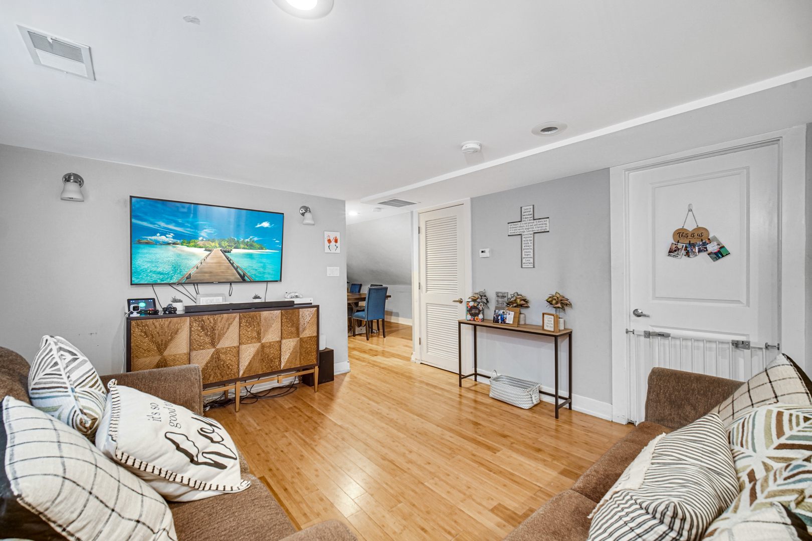 4833 North Ridgeway Avenue Chicago, IL 60625 - Photo 3 of 36 Gallery Image 3