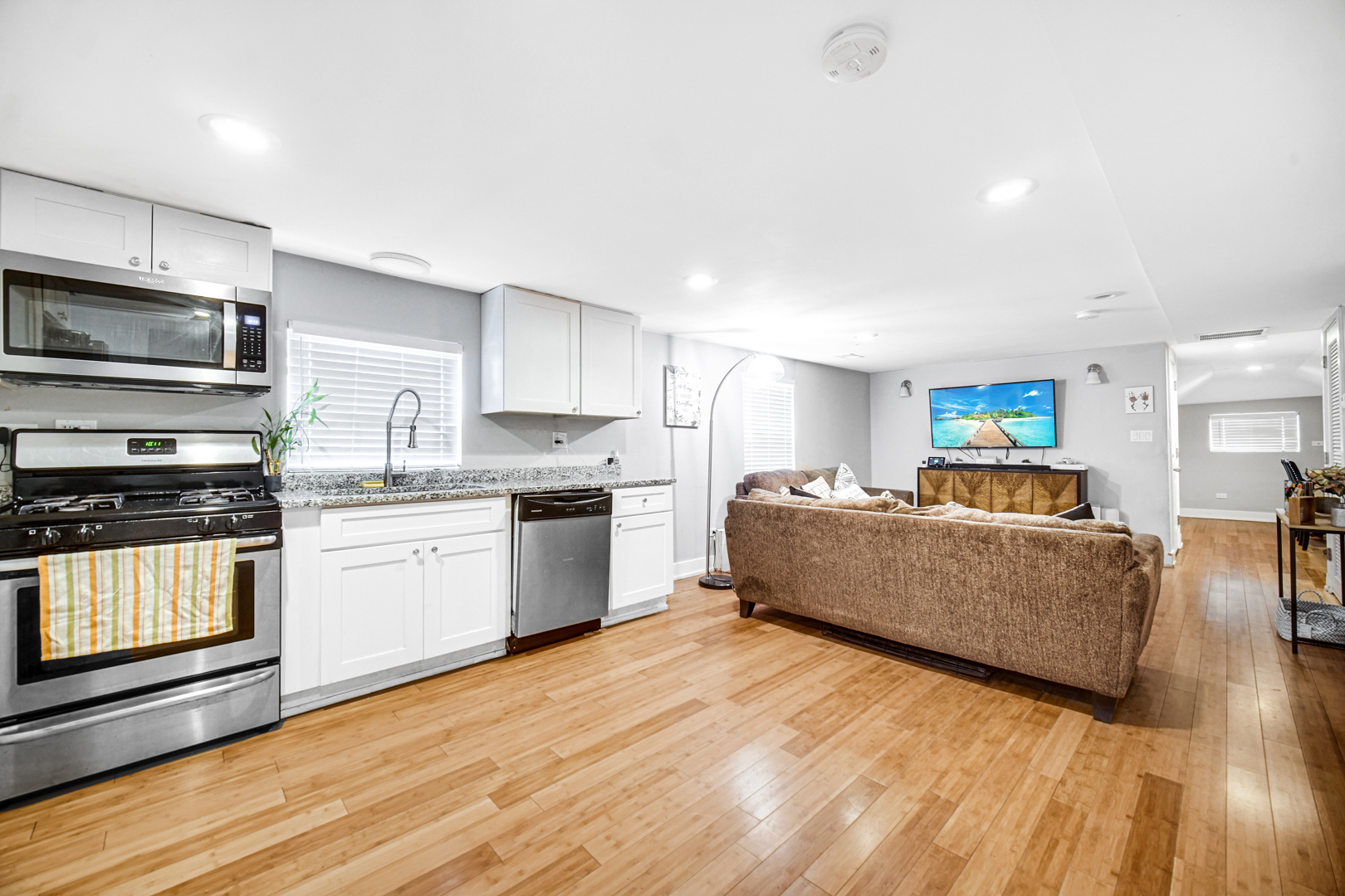 4833 North Ridgeway Avenue Chicago, IL 60625 - Photo 7 of 36 Gallery Image 7
