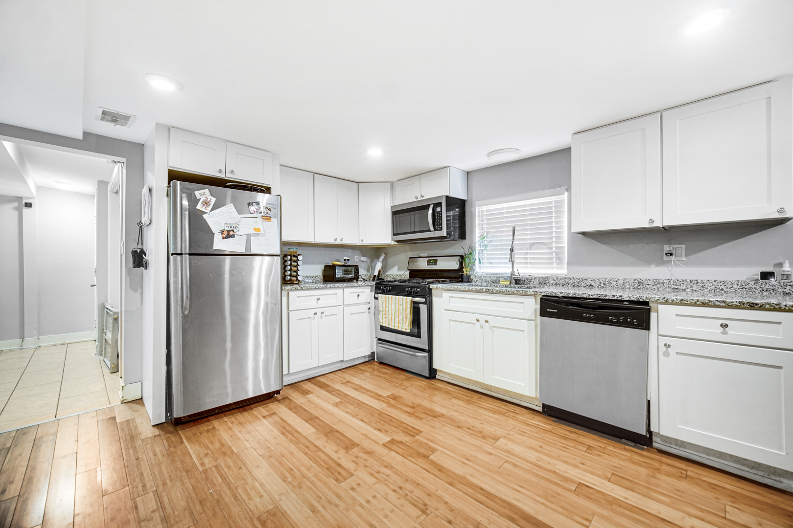 4833 North Ridgeway Avenue Chicago, IL 60625 - Photo 8 of 36 Gallery Image 8