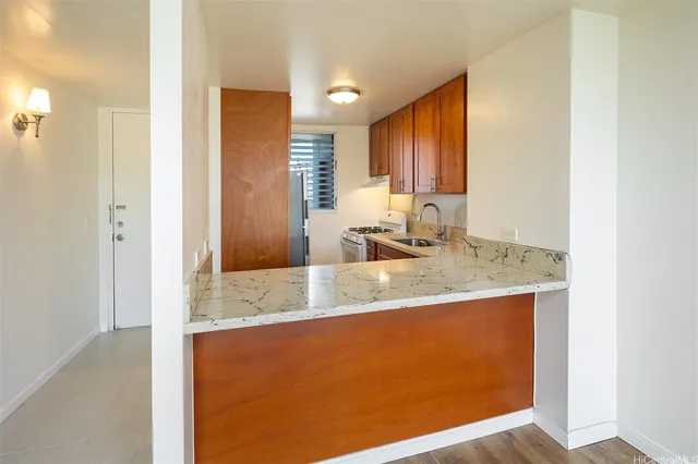 $1,950 | 949 Ala Nanala Street, Unit 501, Honolulu, HI 96818