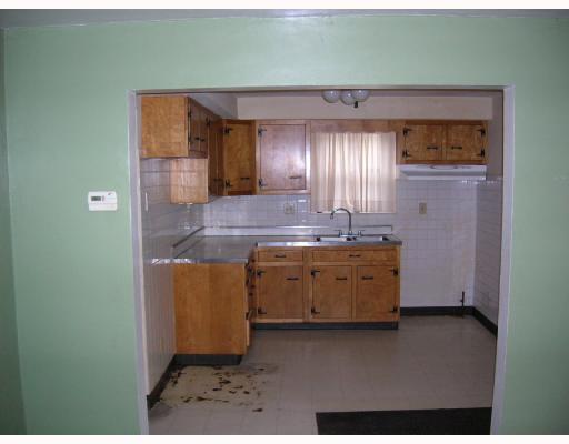 634 Milltown Road Plum, PA 15068 - Photo 4 of 8 Kitchen.