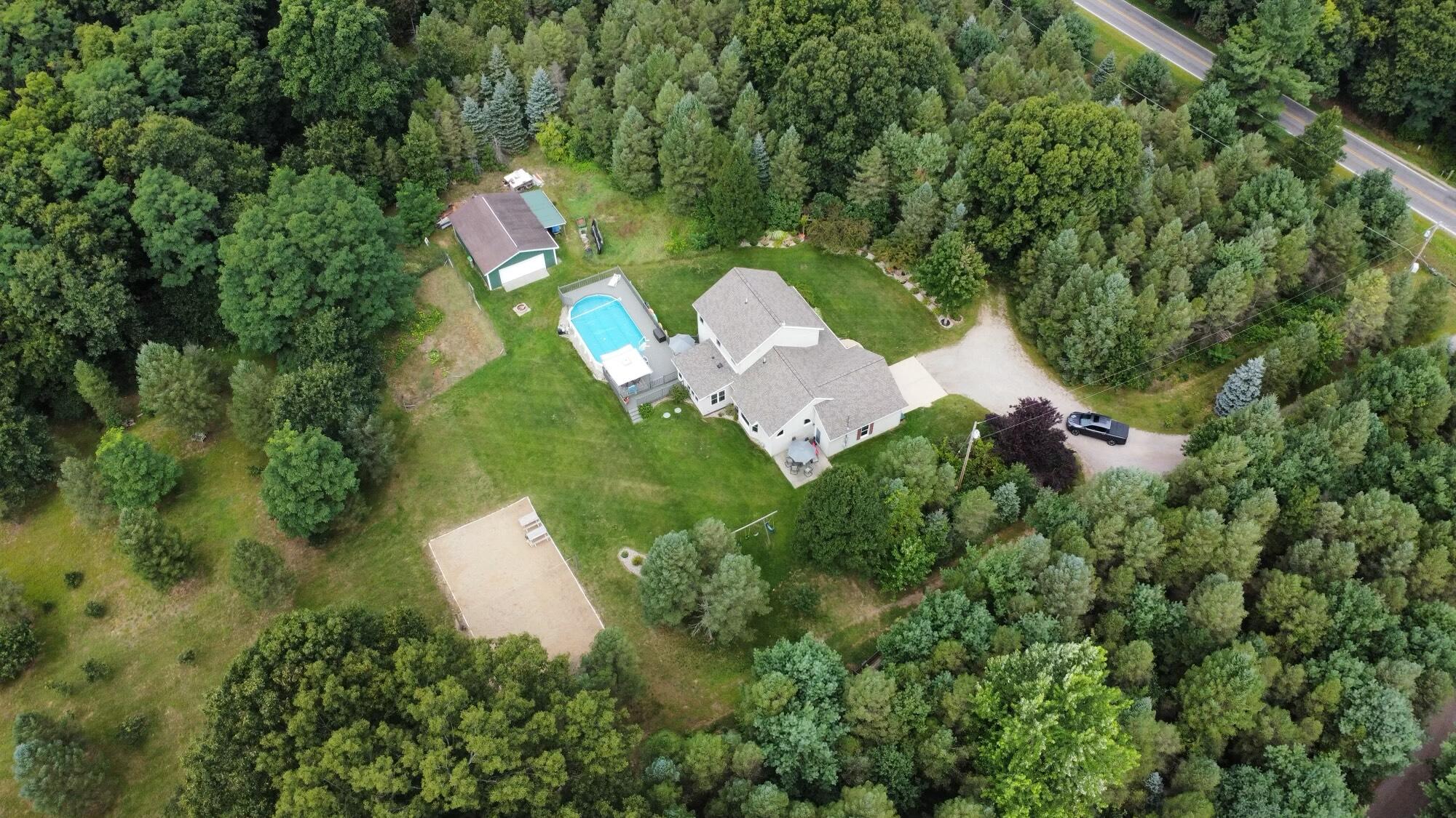 10038 Riley Lane Greenville, MI 48838 - Photo 5 of 35 image_50802177