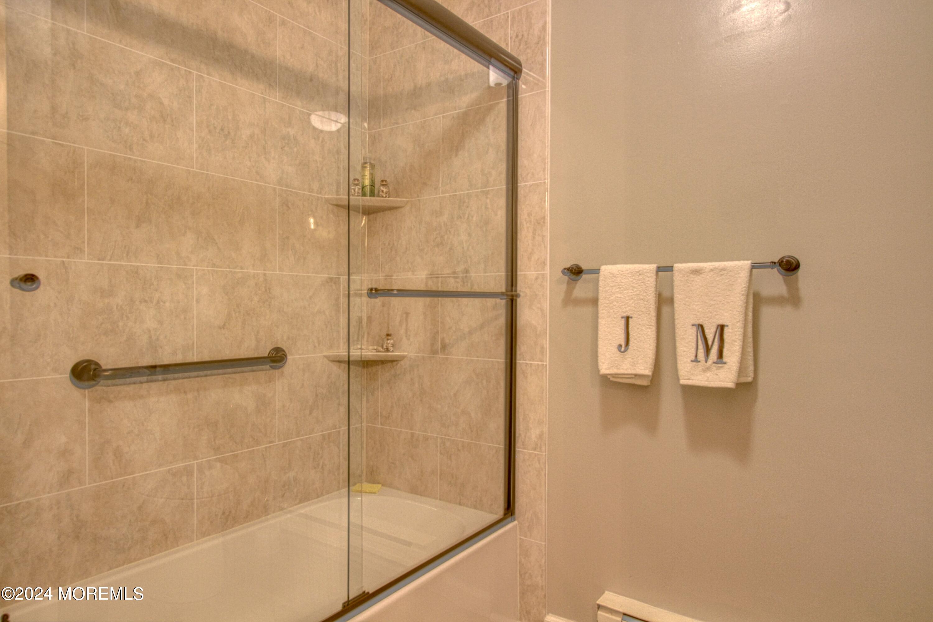 17 Berkshire Road Whiting, NJ 08759 - Photo 11 of 23 2nd View Bath