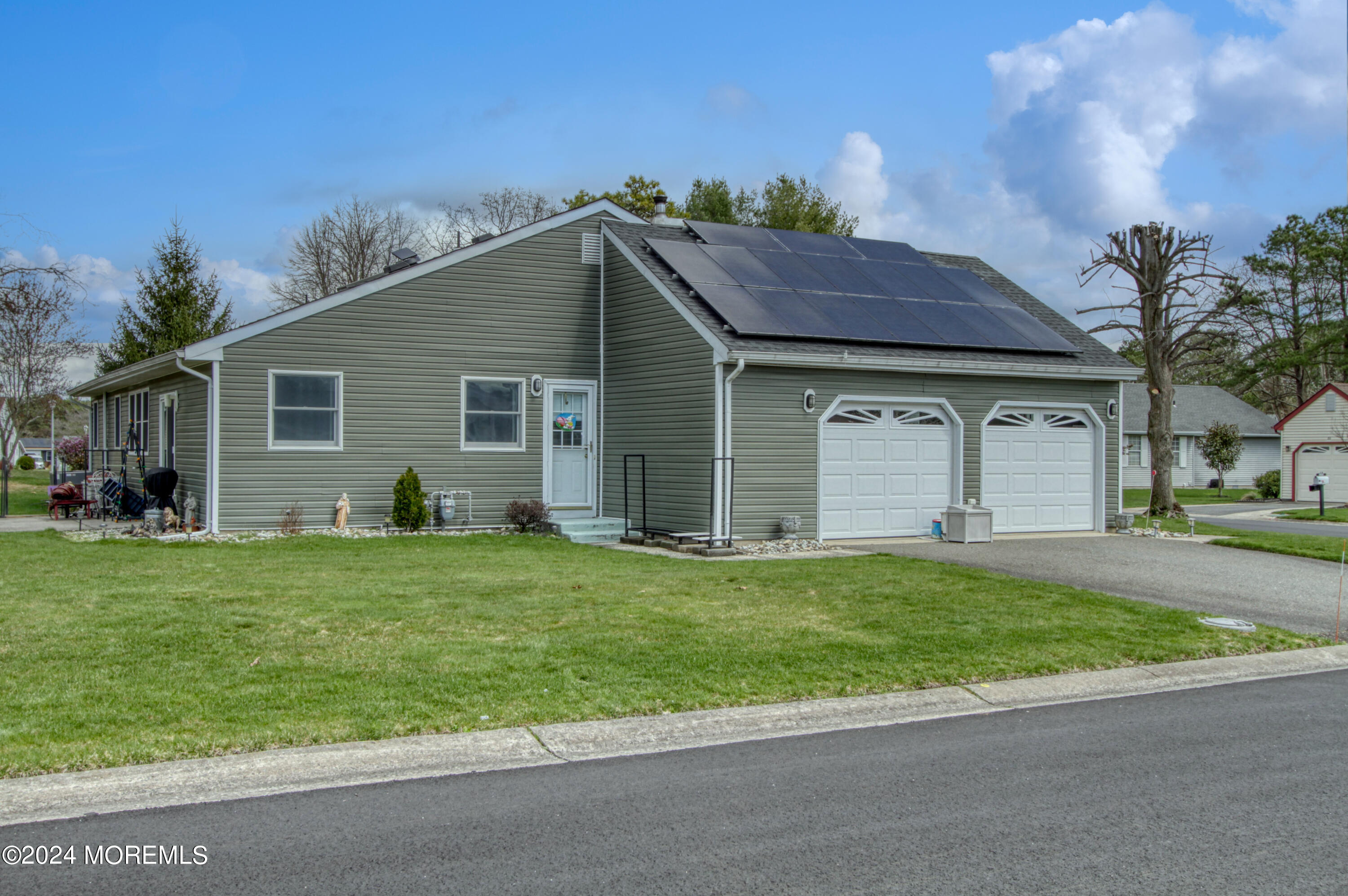 17 Berkshire Road Whiting, NJ 08759 - Photo 15 of 23 View 2 Garage