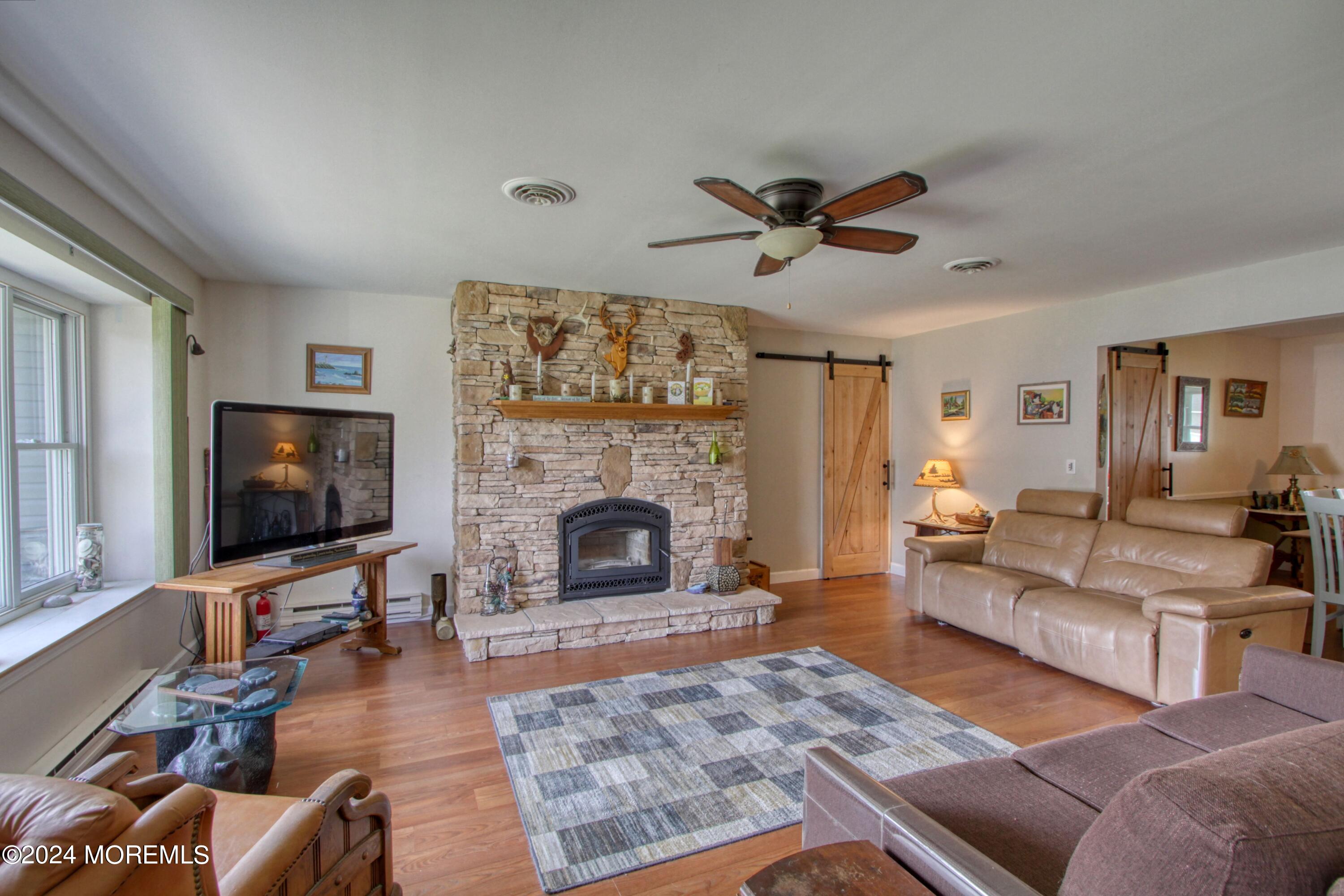 17 Berkshire Road Whiting, NJ 08759 - Photo 5 of 23 Living Room