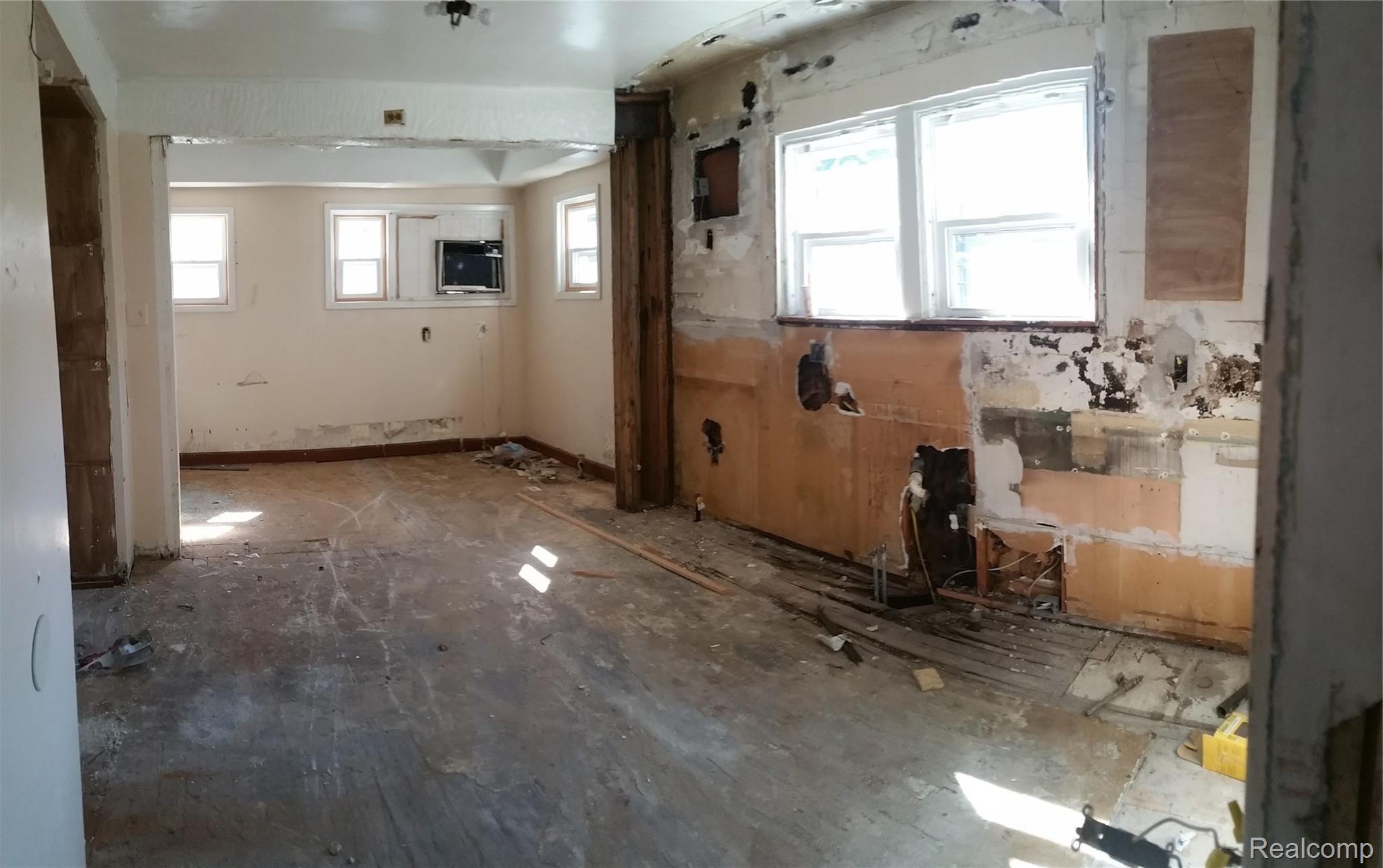 16502 Huntington Road Detroit, MI 48219 - Photo 12 of 35 20180911_104732.jpg