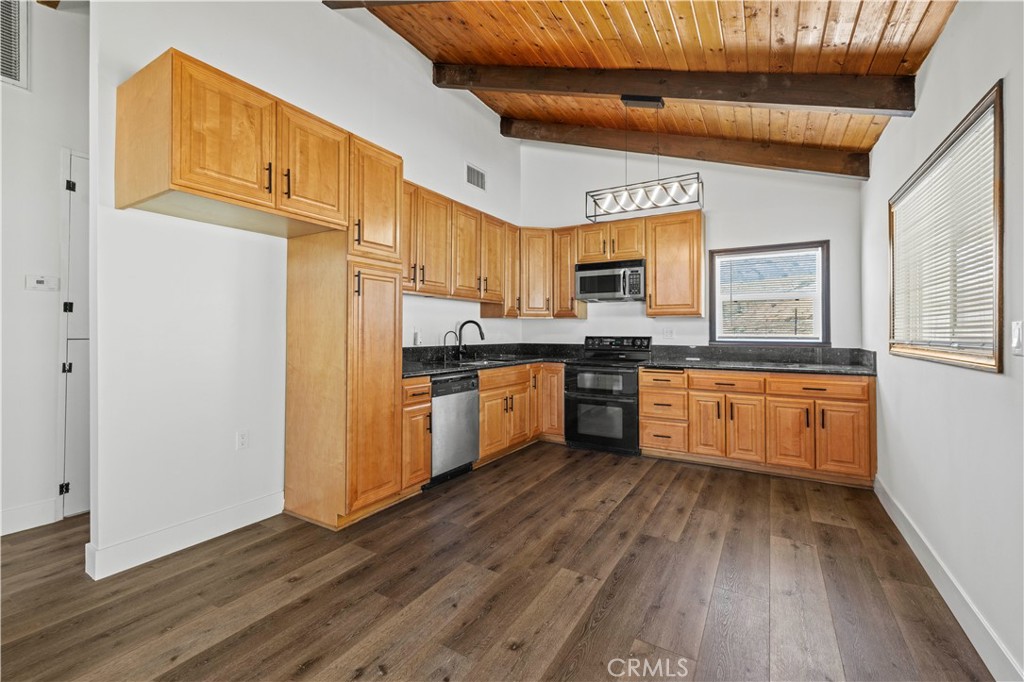 34717 Red Rover Mine Road Acton, CA 93510 - Photo 4 of 24 Primary House Kitchen
