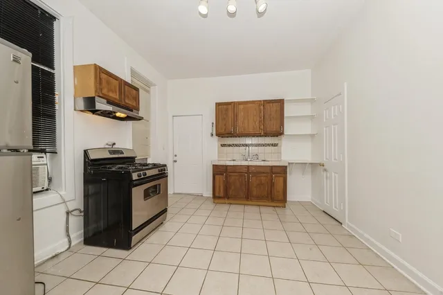 $1,350 | 2242 West 19th Street, Unit 1R, Chicago, IL 60608