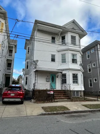 $1,700 | 345 Earle Street, Unit 2, New Bedford, MA 02746