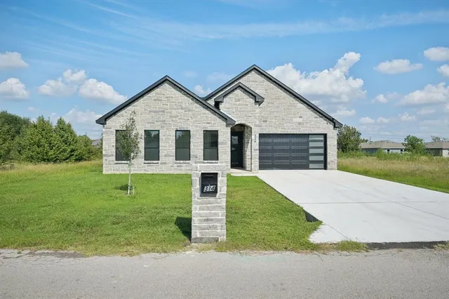 $389,500 | 314 Rudder Road, Gun Barrel City, TX 75156