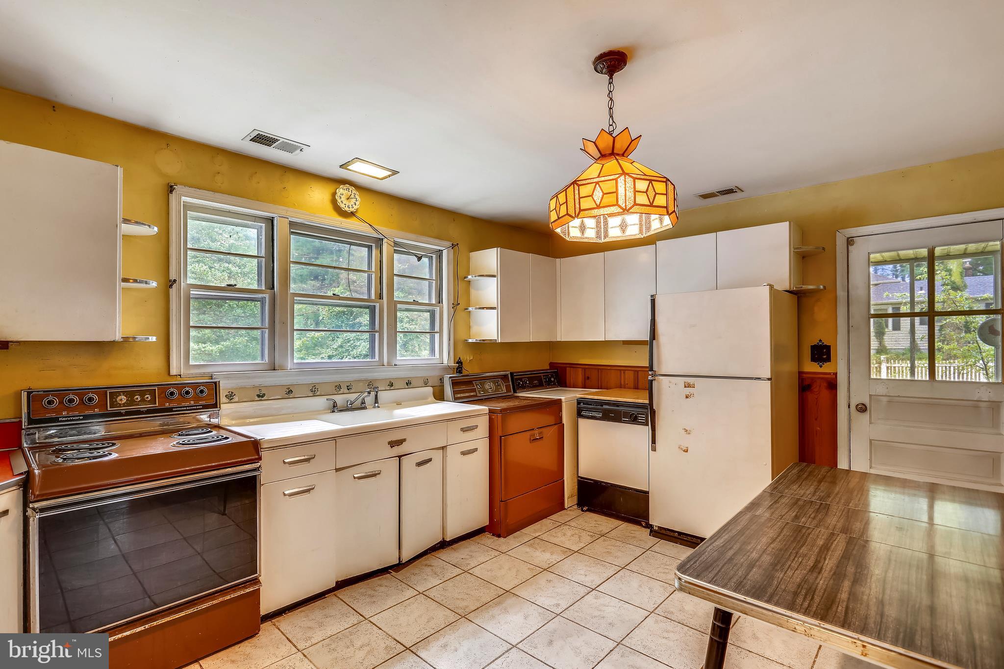 2122 Apple Tree Lane Silver Spring, MD 20905 - Photo 9 of 19 Kitchen