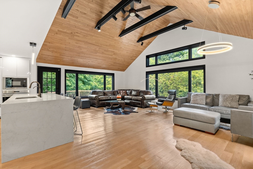 37 Slocum Road Boston, MA 02130 - Photo 4 of 40