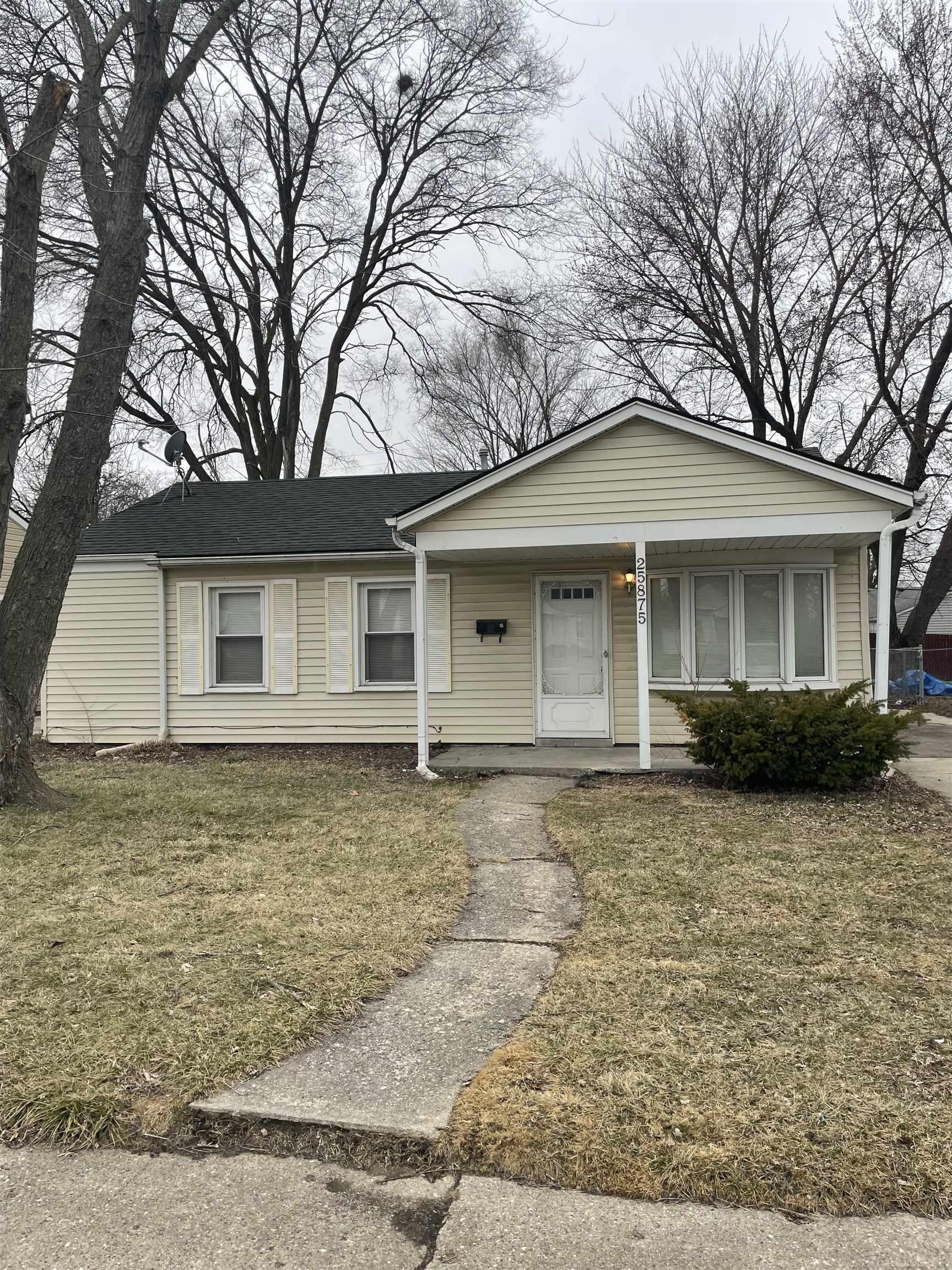 25875 Hayes Road Warren, MI 48089 - Photo 1 of 8 50101680.JPG