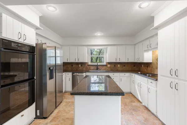 $455,000 | 1 Cape Chestnut Drive, The Woodlands, TX 77381