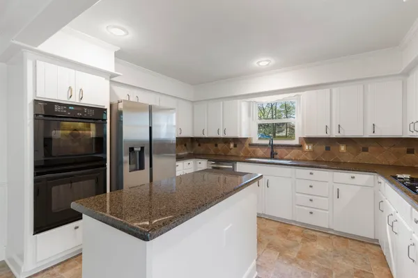 $455,000 | 1 Cape Chestnut Drive, The Woodlands, TX 77381